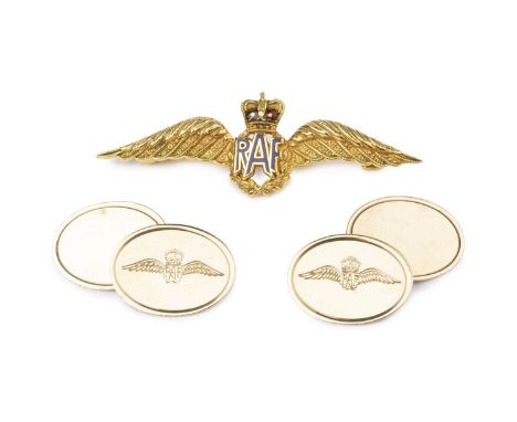 A 9ct gold and enamel RAF wings brooch, hallmarked for Birmingham 1985, maker's mark JWB, and a pair of 9ct gold cufflinks, e