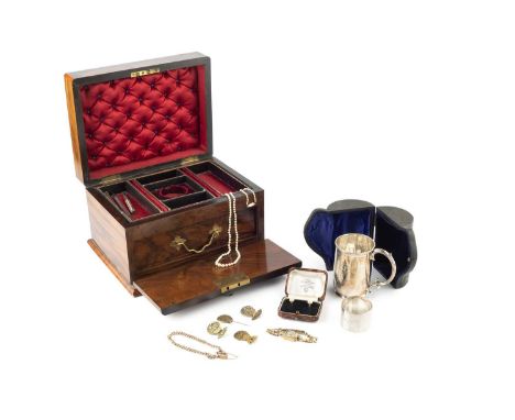 A collection of jewellery, to include a curb-link bracelet with padlock clasp, stamped '9', a 9ct gold cased wristwatch by Ba