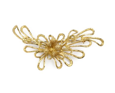 An 18ct gold panel brooch, designed as an abstract openwork spray, with London import marks, length 7cmLight surface wear thr
