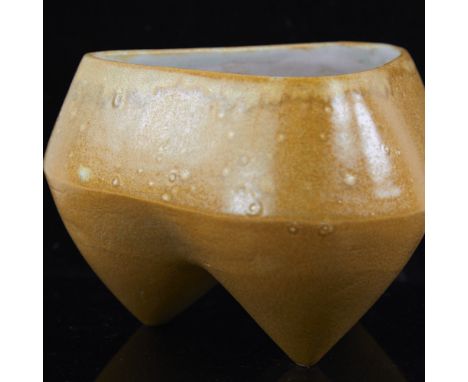 DEANA MOORE, BRITISH, studio ceramic stoneware vessel of tripod form yellow/brown glaze with white interior, monogram, width 