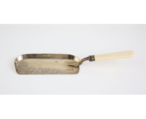 George V silver and ivory handled crumb scoop with engraved decoration, by Roberts &amp; Belk, Sheffield, 1913, 32cm long,PLE