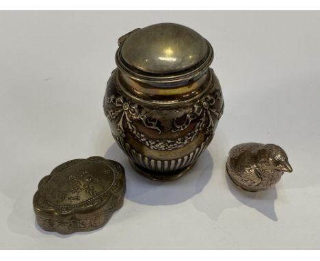 An 800 Standard silver Bird pepperette, an 800 standard silver caddy and a pill box