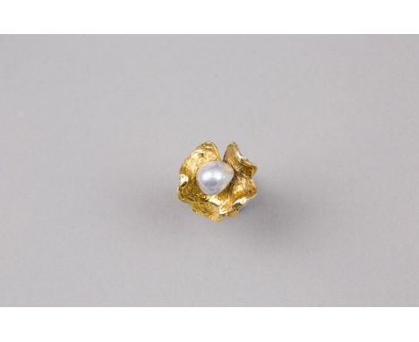18k yellow gold. Central pearl 1cm.Designer Ring size 1.6cm (K)Weight 17g