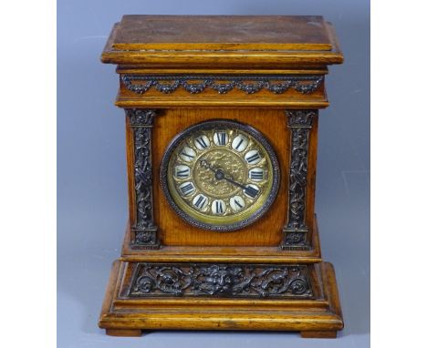 CLOCKS - The British United Clock Company pendulum mantel/bracket clock, 29cms tall