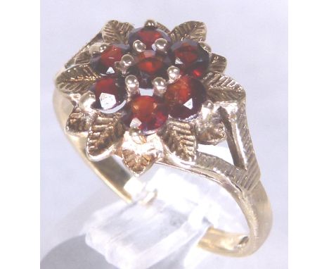 9 ct vintage 1979 garnet flower ring, Size O. 