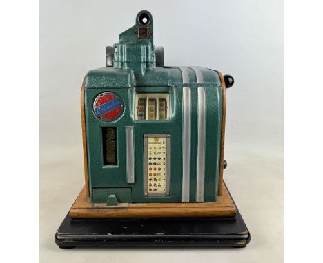 Groetchen Columbia Gold Award 25 cent slot machine ca. 1938. Metal and wood case with glass windows. Very good restored visua