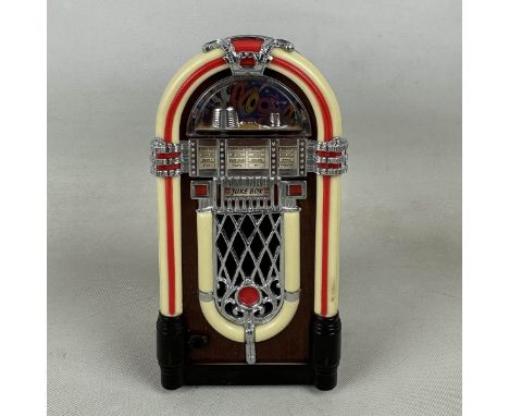 Ricatech RR200 battery operated mini-radio in Wurlitzer 1015 jukebox style. Good visual condition showing a little wear. Dime