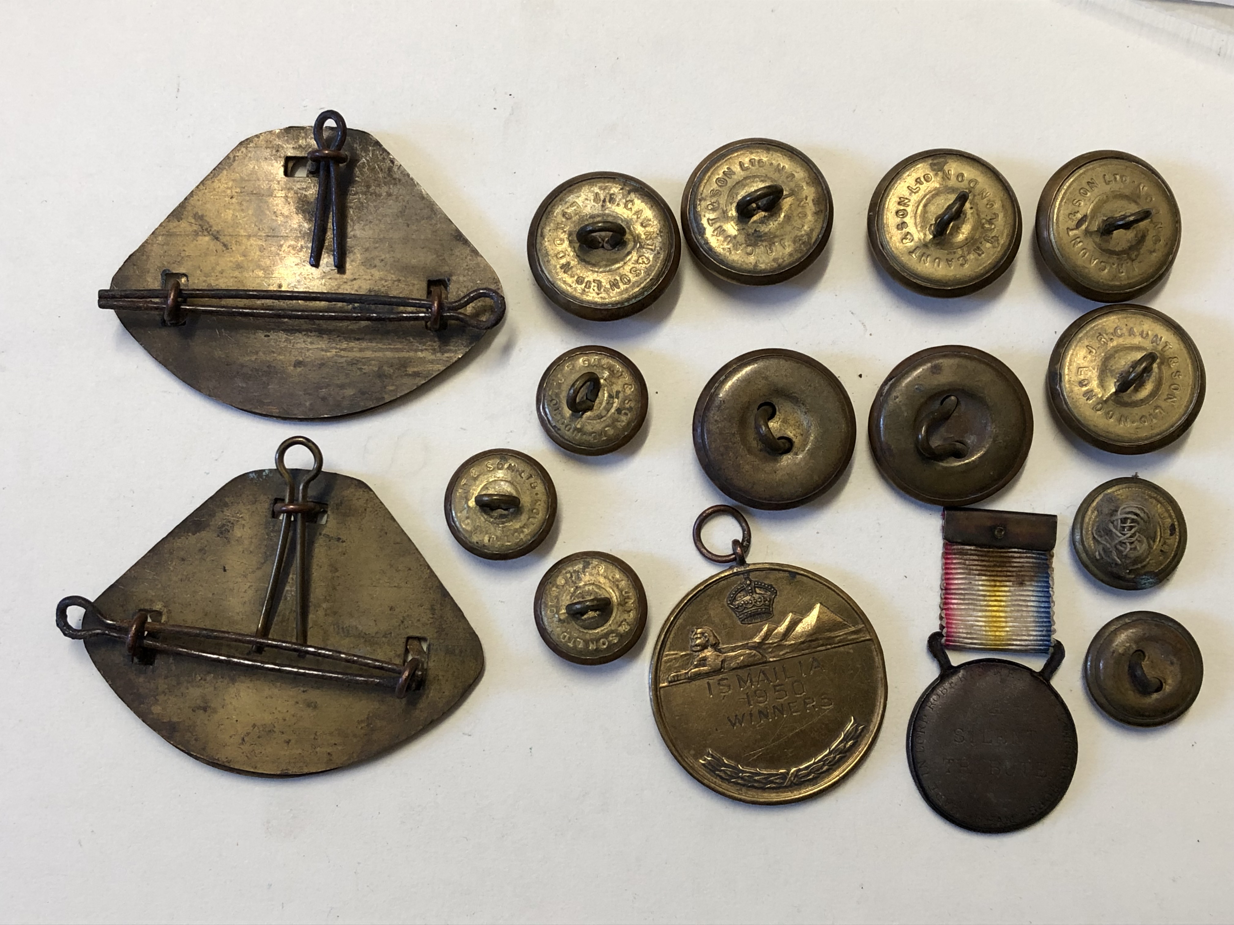 SELECTION OF MILITARY REGIMENTAL TUNIC BUTTONS, LORD ROBERTS SILENT ...