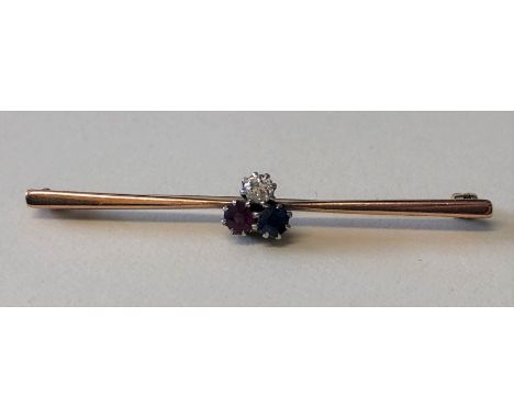 9CT YELLOW GOLD BAR BROOCH SET WITH SAPPHIRE, RUBY AND DIAMOND 2.5G APPROX