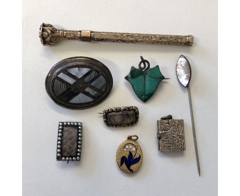 9CT GOLD PROPELLING PENCIL AGATE CABOCHON TOP FINIAL, TWO MOURNING HAIR LOCKET BROOCHES, LOCKET IN THE FORM OF A BOOK, OVAL E