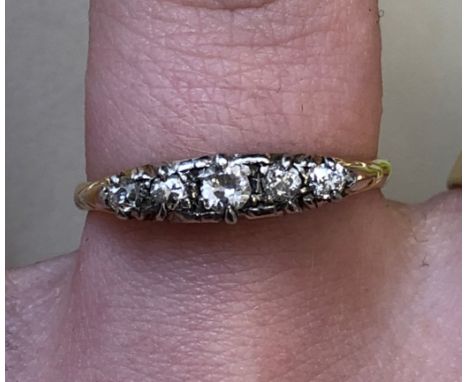 18CT GOLD PLATINUM FIVE STONE DIAMOND RING 3.1G 