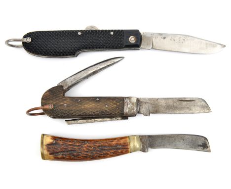 Another lot of 3: military type with blade, tin opener and spike, and with chequered horn sideplates, stamped with “LO broad 