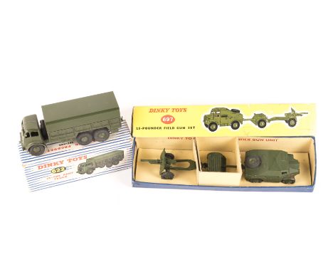 2 Dinky Toys Military. A 25-Pounder Field Gun Set (697), comprising Field Gun (686), Trailer (687) and Tractor (688). Togethe