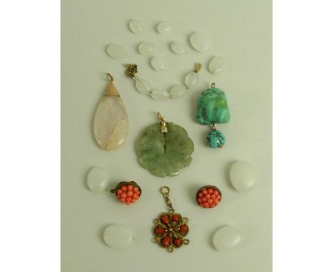 A group of jewellery, comprising a Chinese jade pendant formed as two carp, gold mounted, a pink quartz tear drop 9ct gold mo