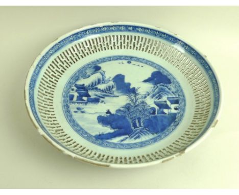 A Chinese porcelain pierced dish, Qing Dynasty, mid 18th century, Qianlong period, decorated in underglaze blue centrally wit