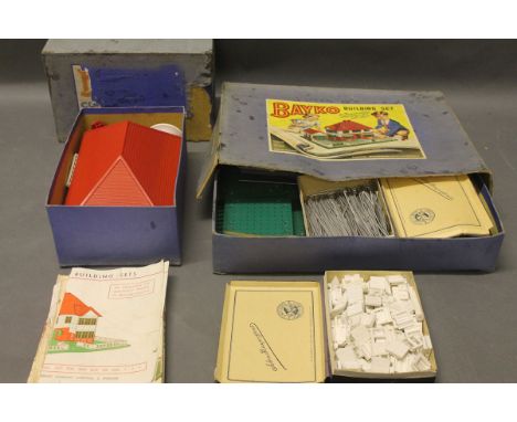 2 boxes of Bayko building sets