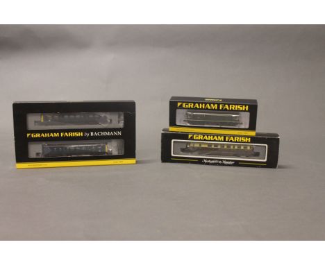 3 boxed Graham Farish N-Gauge models : 371-085 Class 25/1 D5188 BR Green Late Crest, 371-626 GWR Railcar with shirt button lo