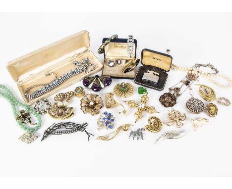 A large quantity of costume jewellery, including a gilt metal spider crab brooch, a gilt metal, enamel and paste peacock, ena