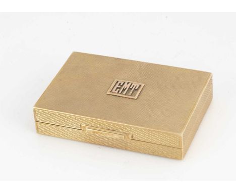 A George V period 9ct gold compact, 6cm by 4cm, rectangular with engine turned outer and having applied initials EMT in box, 