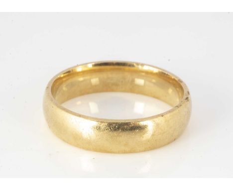 An 18ct gold d shaped wedding band, the yellow band measuring 5.1mm wide, ring size R, 7g