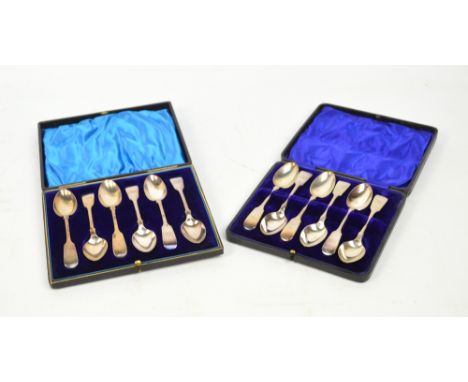 A set of twelve Victorian hallmarked silver fiddle pattern teaspoons with engraved initials to finial, Sheffield 1899, approx