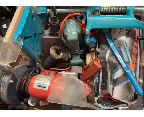 TWO CRATES AND A BOX OF VARIOUS TOOLS INCLUDING A BENCH GRINDER AND A BLACK AND DECKER DRILL STAND