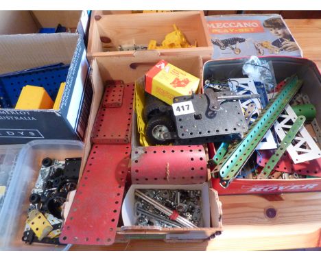 MECCANO BOXED MECCANO PLAY SET PLUS LOOSE GREEN, YELLOW, BLUE, RED, BITS AND PARTS, SEVERAL LEAFLETS, CLOCK WORK MOTOR, MAGIC