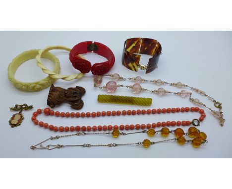 Vintage jewellery including a Bakelite bangle and a dog brooch, etc. 