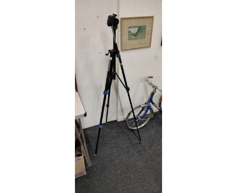 CAMERA TRIPOD 