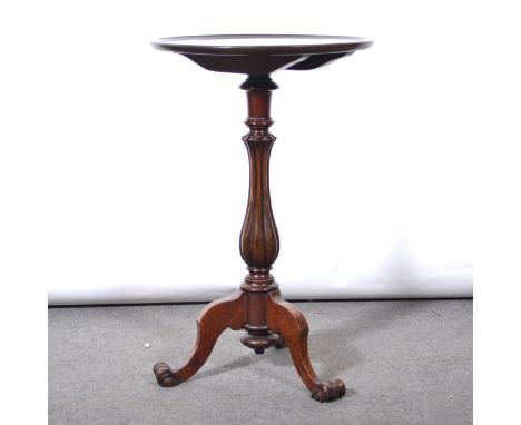 Victorian mahogany tilt top tripod table, circular top with a moulded edge, fluted pear-shape column, tripod legs.