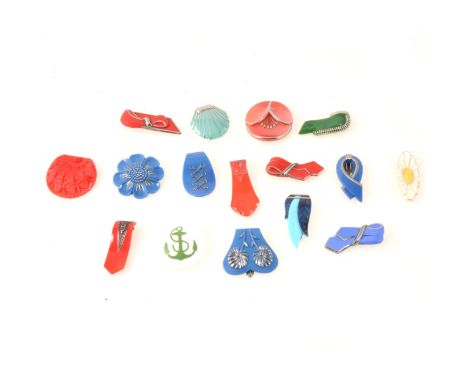 Sixteen vintage colourful pressed glass single dress clips, turquoise shell, 35mm, red shell, 45mm, marked Czechoslovakia, gr