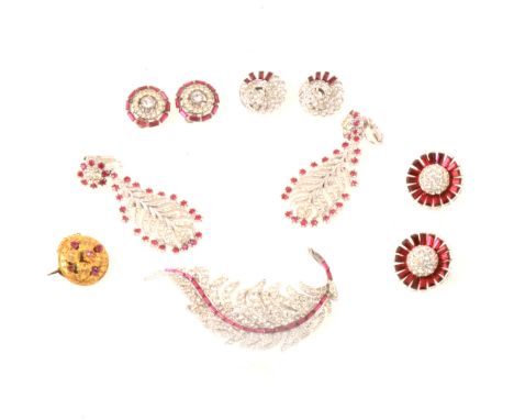 Vintage paste set jewellery simulating rubies and diamonds, spray brooch with with clear brilliant and pink baguetes, 70mm, p