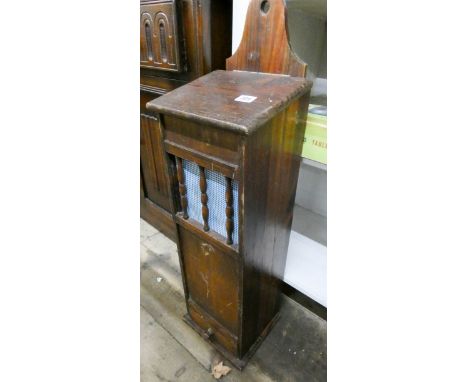 A French stick storage box 