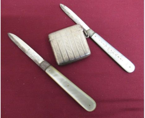 Edwardian engine turned silver vesta, Birmingham 1905, late Victorian fruit knife with mother of pearl handle, silver blade h