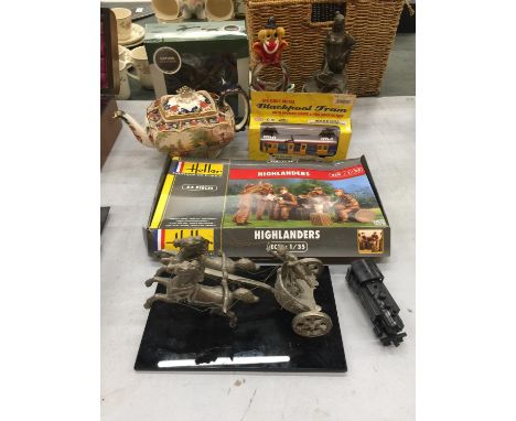 A MIXED LOT TO INCLUDE A TEAPOT, MURANO STYLE CLOWN, METAL MODEL OF A CHARIOT AND HORSES, BOXED PLANE, ETC 