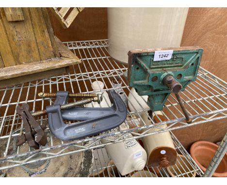 A VINTAGE P&amp;B WOOD VICE AND TWO MACCALLISTER G CLAMPS AND A FURTHER MINATURE CLAMP 