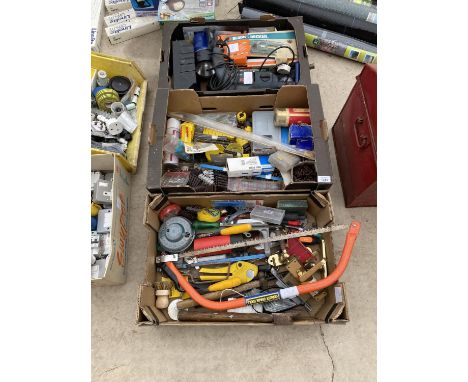 A LARGE ASSORTMENT OF TOOLS AND HARDWARE TO INCLUDE A BOSCH ELECTRIC DRILL, A BLACK AND DECKER SANDER AND DRILL BITS ETC 