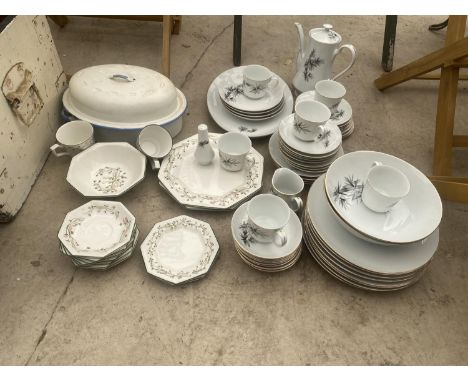 AN ASSORTMENT OF CERAMIC ITEMS TO INCLUDE A COFFEE POT, TUREEN DISH AND PLATES ETC 