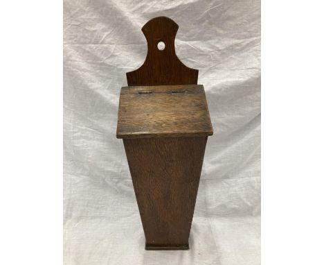 A VINTAGE OAK CANDLE BOX 