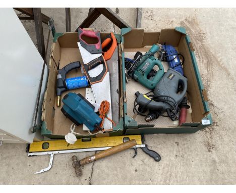 A LARGE ASSORTMENT OF TOOLS TO INCLUDE AN ELECTRIC WOOD PLANE, AN ELECTRIC JIGSAW AND A SANDER ETC 