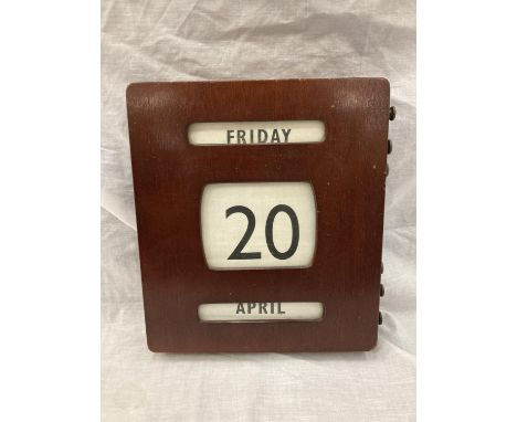 A VINTAGE MAHOGANY CASED WALL MOUNTED PERPETUAL CALENDAR 27CM X 30.5CM 