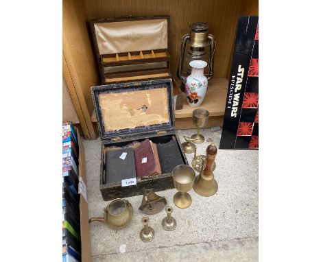 AN ASSORTMENT OF ITEMS TO INCLUDE A TILLEY LAMP, A JEWELLERY BOX AND BRASS ITEMS ETC 