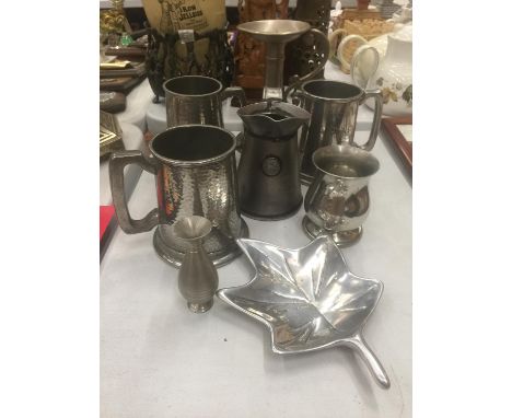 A QUANTITY OF PEWTER TO INCLUDE TANKARDS, CANDLESTICK, ETC 