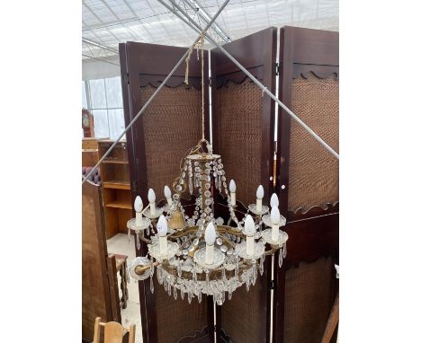 A LARGE GLASS AND BRASS CHANDELIER LIGHT FITTING 