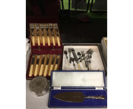 A BOXED VINTAGE KNIFE AND FORK SET, BOXED CAKE SLICE, COASTERS AND FLATWARE 