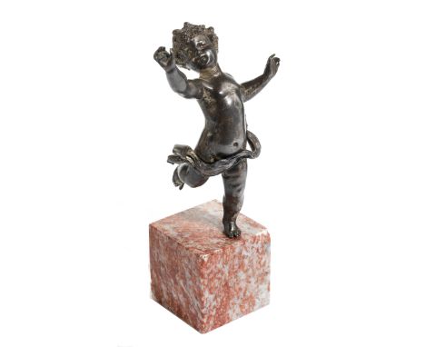 Tänzelndes KindHöhe gesamt: 20,5 cm. Höhe ohne Sockel: 14,5 cm. Frankreich, um 1900. Bronze, gegossen, versilbert auf kubisch