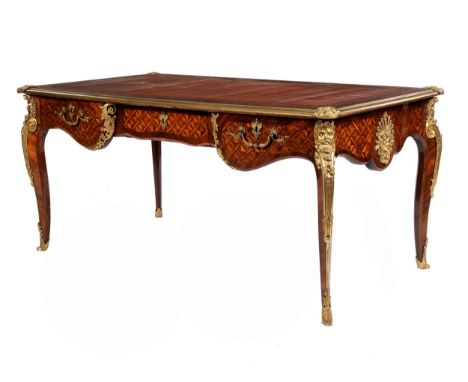Bureau plat von „Le Maître aux Pagodes“,tätig in Paris um 1730Höhe: 78 cm.Breite: 168 cm.Tiefe: 93 cm. Frankreich, Régence-Ep