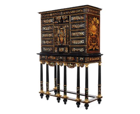 Pierre Gole, 1620 – 1684, zug.Bedeutender, musealer Kabinettschrank der Epoche Louis XIVHöhe: 195 cm.Breite: 140 cm. Tiefe: 5