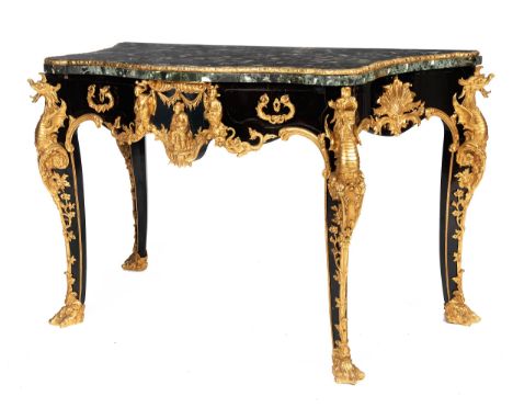 Console „aux dragons“Höhe: 90 cm. Breite: 140 cm. Tiefe: 70 cm. Frankreich, 19. Jahrhundert.In dreigliedrigen Bronzesabots st
