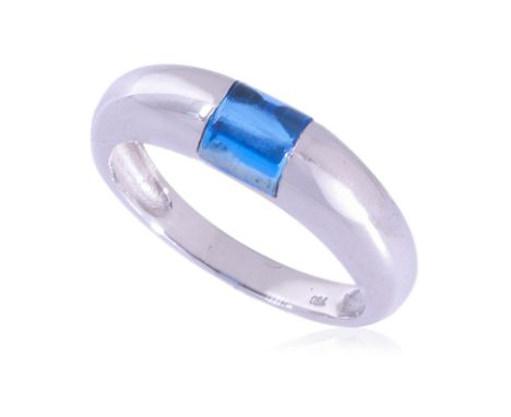 A BLUE STONE SET RING
Featuring a blue stone, likely paste, mounted in a white gold setting marked '750' for 20K.
US Size 5 1